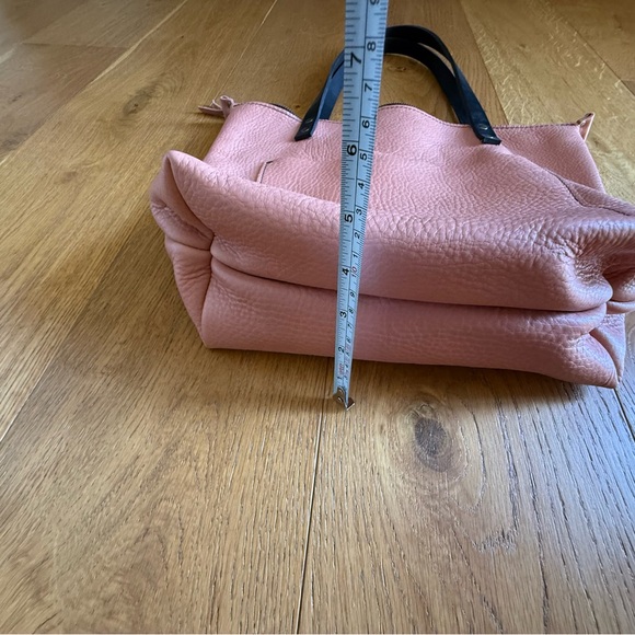 Elegant Portland Leather Tote Bag - Picture 7 of 7